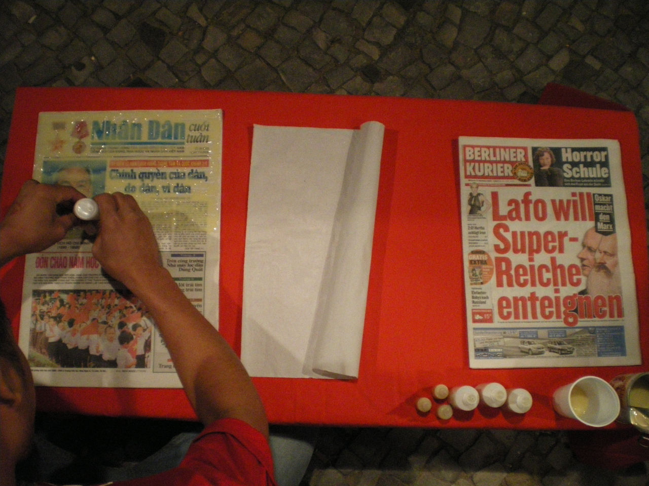 Photographic documentation of RYLLEGA Berlin (Performance by Nguyen Anh Tuan, 19 September 2008)